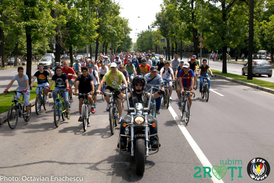 Iubim 2 Roti - parada bicicliștilor