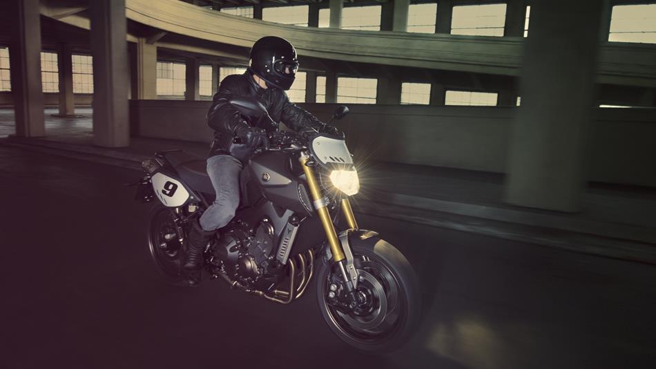 2014-Yamaha-MT09-Street-Tracker-EU-Matt-Grey-Action-001