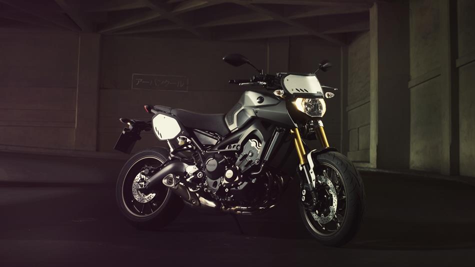 2014-Yamaha-MT09-Street-Tracker-EU-Matt-Grey-Static-005