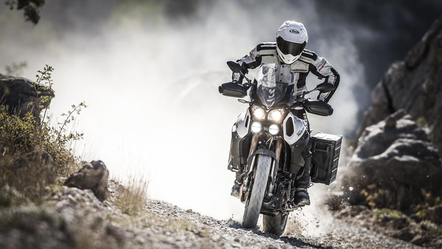 2014-Yamaha-XT1200ZE-Super-Tenere-EU-Competition-White-Action-004