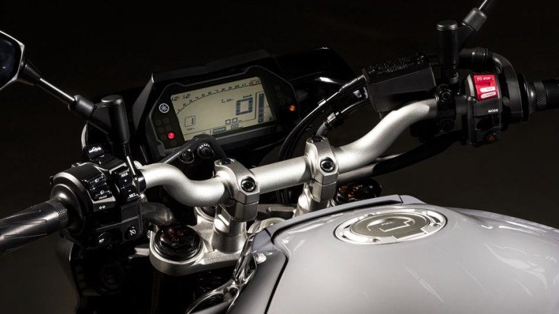 2016-Yamaha-MT-10-EU-Night-Fluo-Detail-002