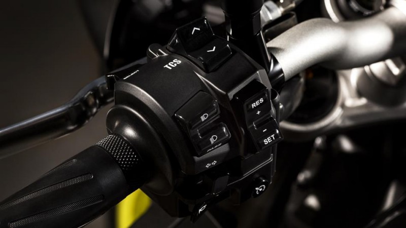 2016-Yamaha-MT-10-EU-Night-Fluo-Detail-003
