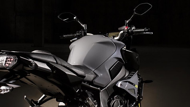 2016-Yamaha-MT-10-EU-Night-Fluo-Detail-004