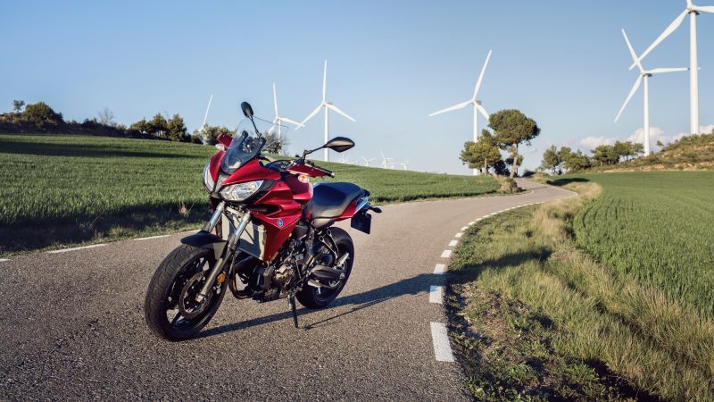 2016-Yamaha-MT07TR-EU-Radical-Red-Static-001