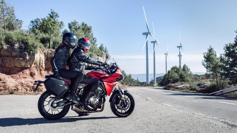 2016-Yamaha-MT07TR-EU-Radical-Red-Static-008
