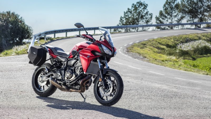 2016-Yamaha-MT07TR-EU-Radical-Red-Static-009