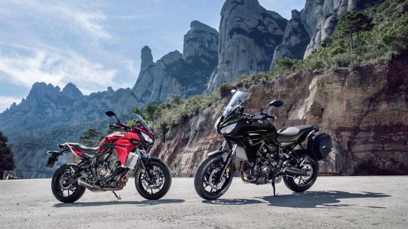 2016-Yamaha-MT07TR-EU-Radical-Red-Static-010