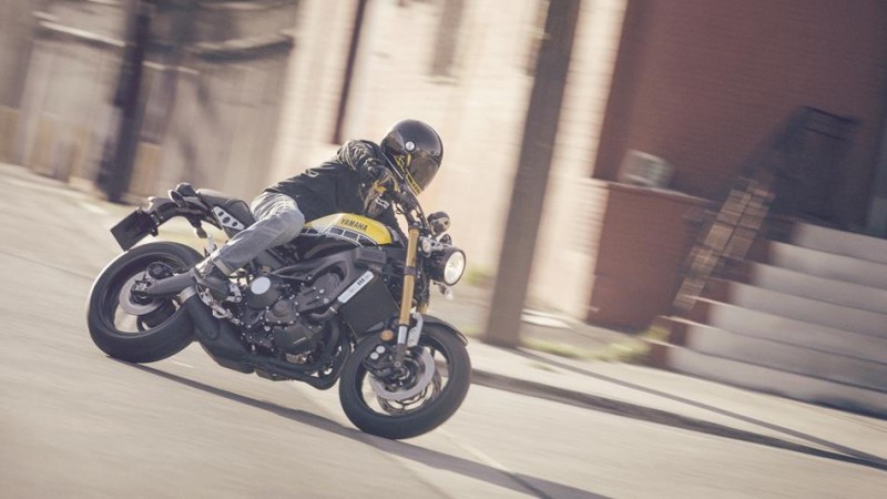 2016-Yamaha-XS850-EU-60th-Anniversary-Action-004
