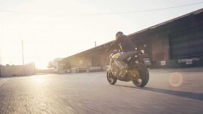 2016-Yamaha-XS850-EU-60th-Anniversary-Action-005