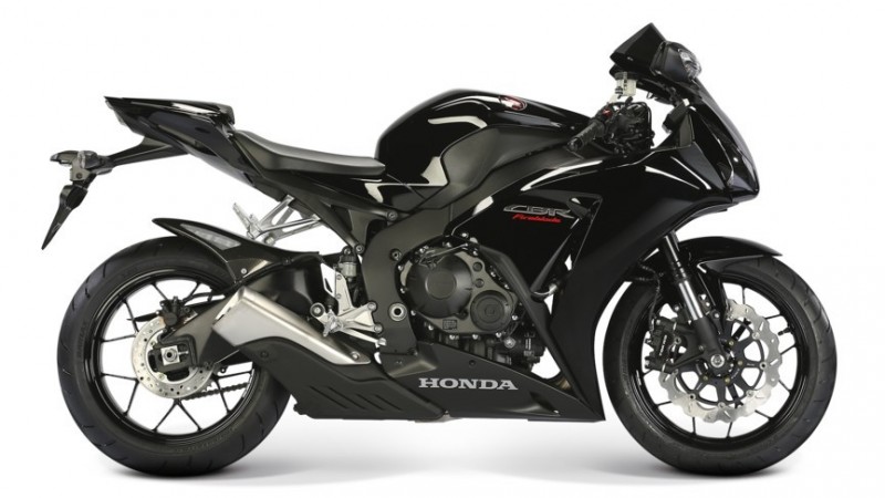 2016-honda-cbr1000rr-fireblade-sp-tt-and-black-edition-revealed_1