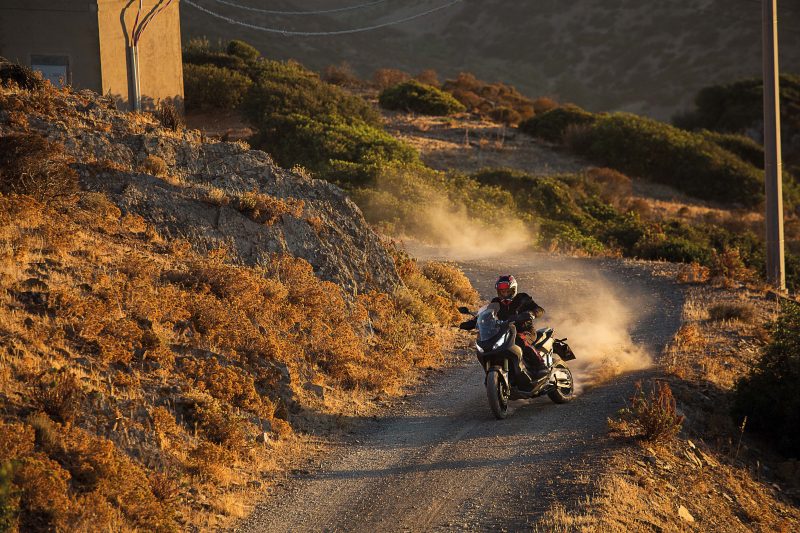 2017-Honda-X-ADV-adventure-scooter-04