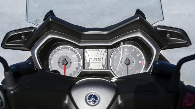 2017-yamaha-x-max-300a-eu-quasar-bronze-detail-008