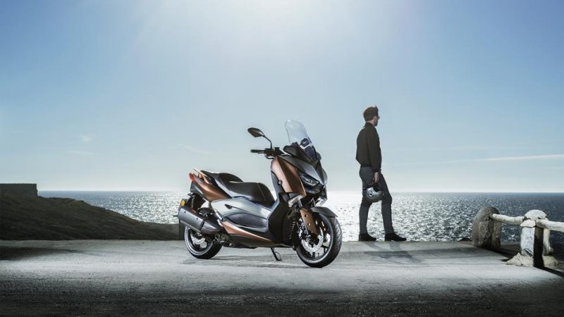 2017-yamaha-x-max-300a-eu-quasar-bronze-static-003