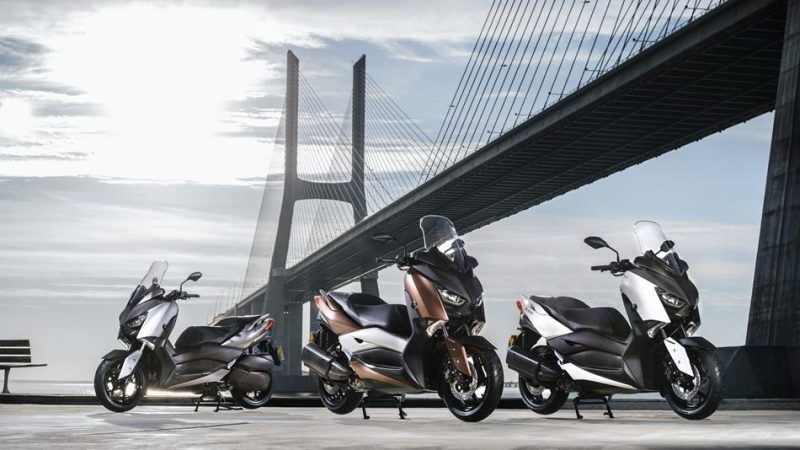 2017-yamaha-x-max-300a-eu-quasar-bronze-static-004