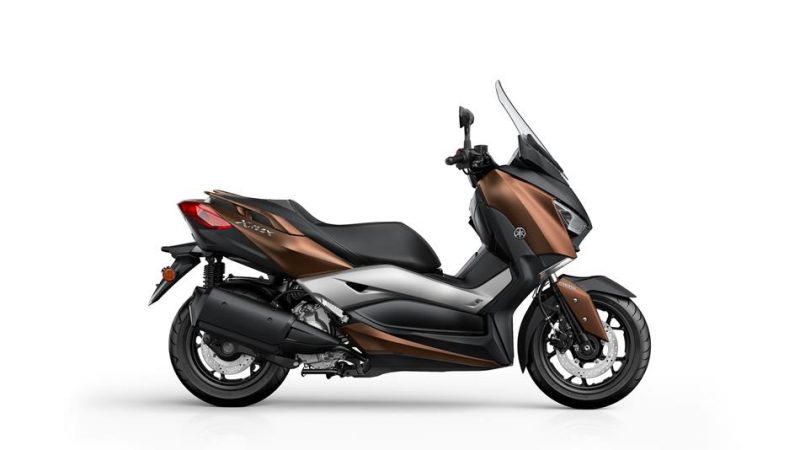 2017-yamaha-x-max-300a-eu-quasar-bronze-studio-002