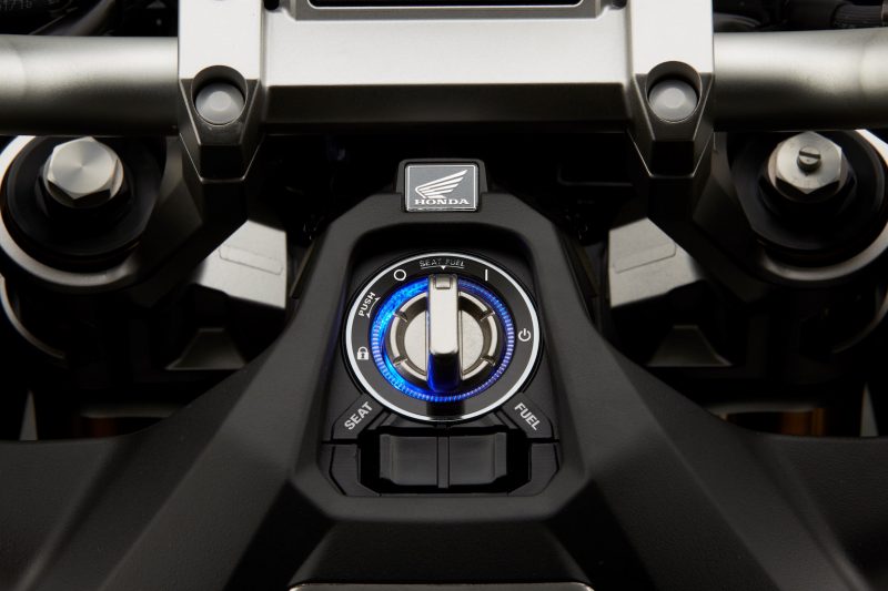 17YM X-ADV