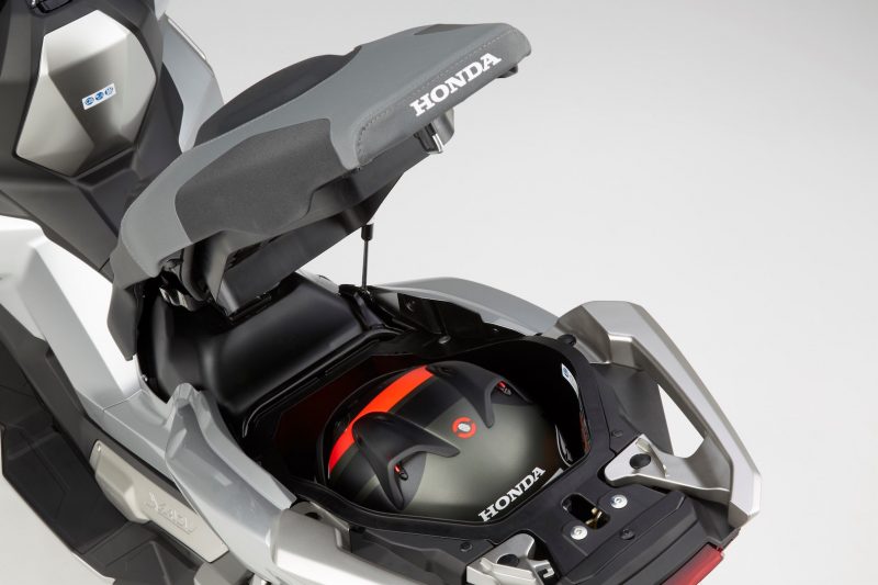 17YM X-ADV