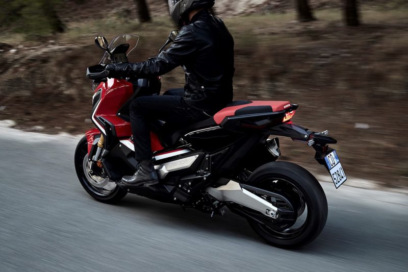 17YM X-ADV