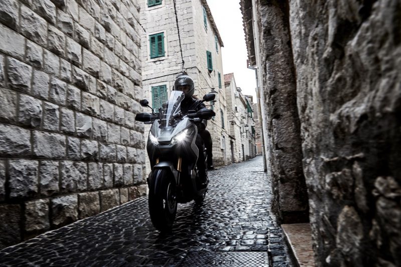 17YM X-ADV