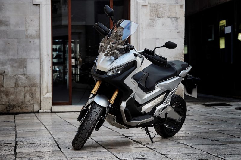 17YM X-ADV