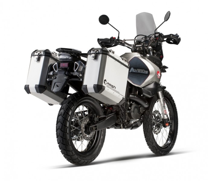 ADVENTURE_400_gris_02