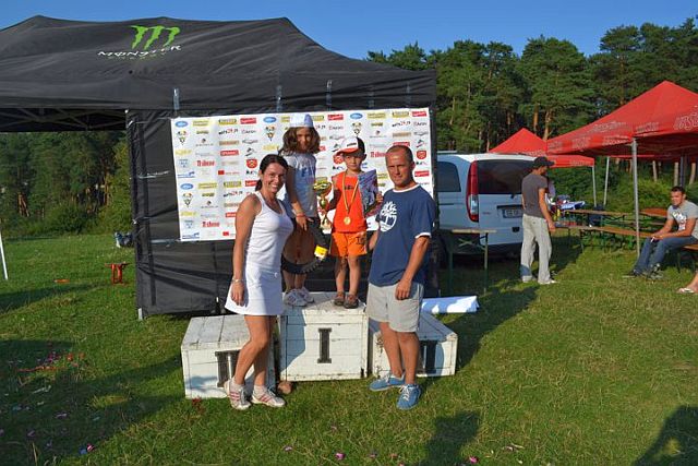 Familia Popovici fericita Mario e iar pe podium