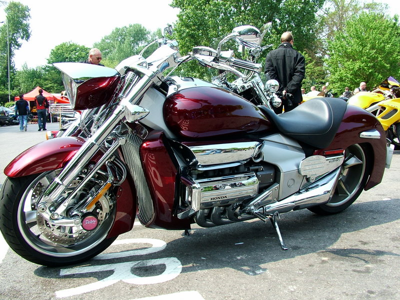 Honda_Valkyrie_Rune_01