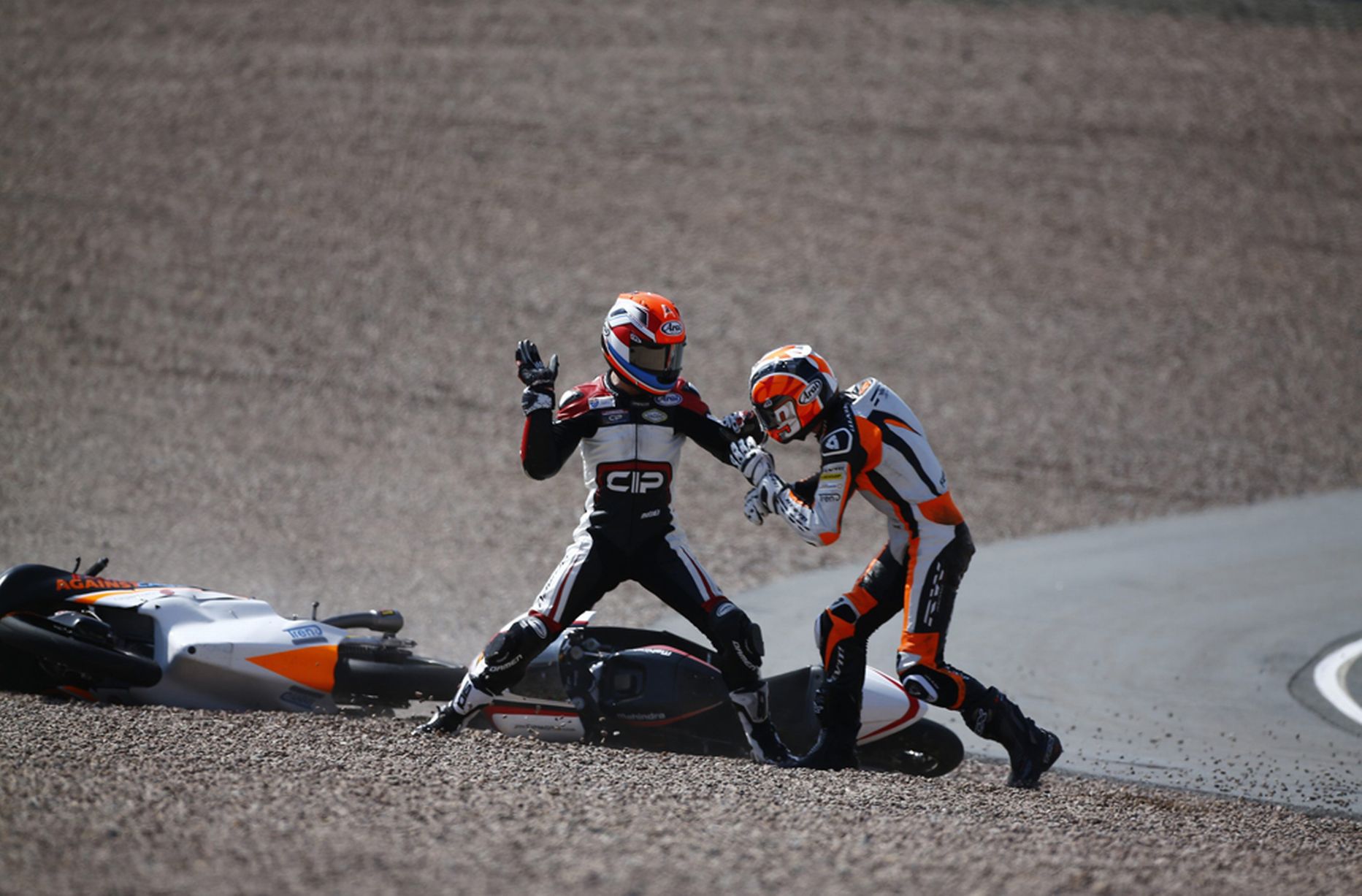Moto3-fight (1)