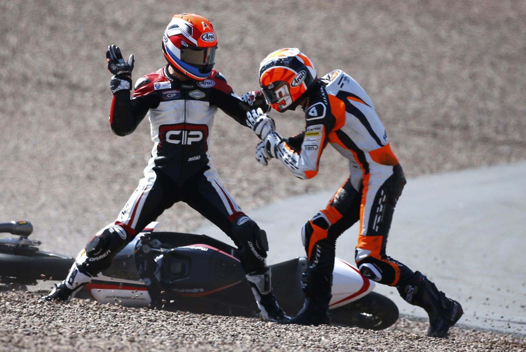 Moto3-fight (4)