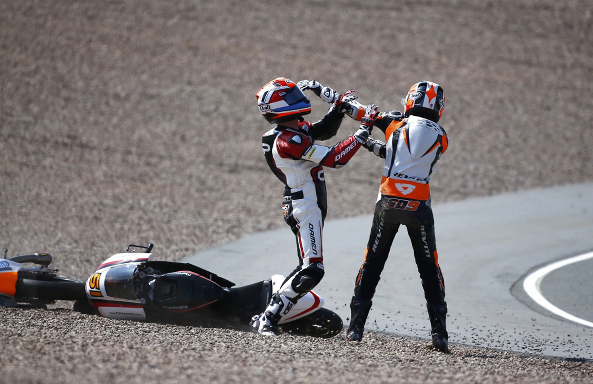 Moto3-fight (5)