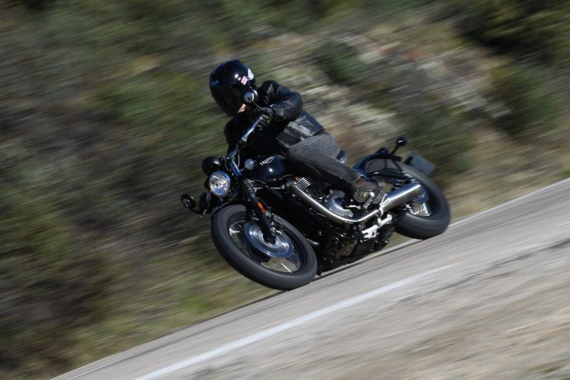 triumph-bonneville-bobber_04