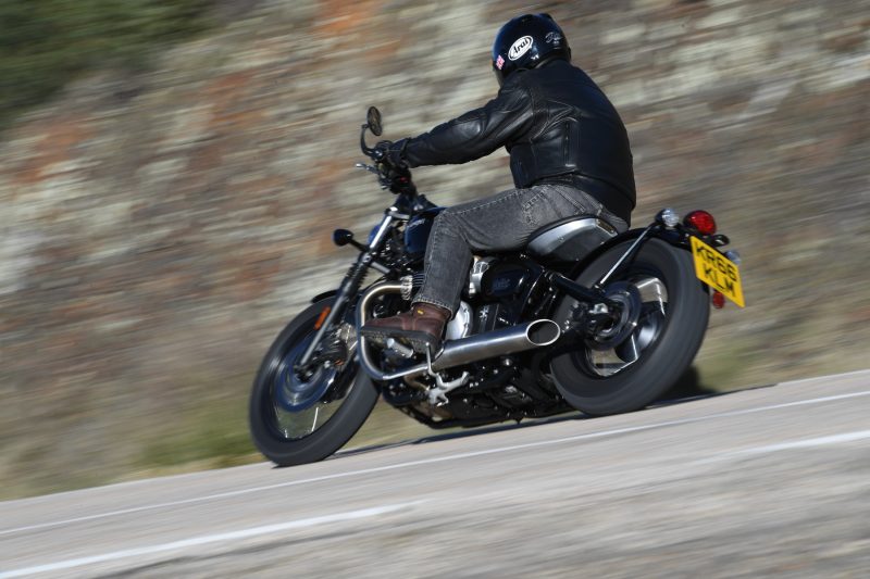 triumph-bonneville-bobber_05