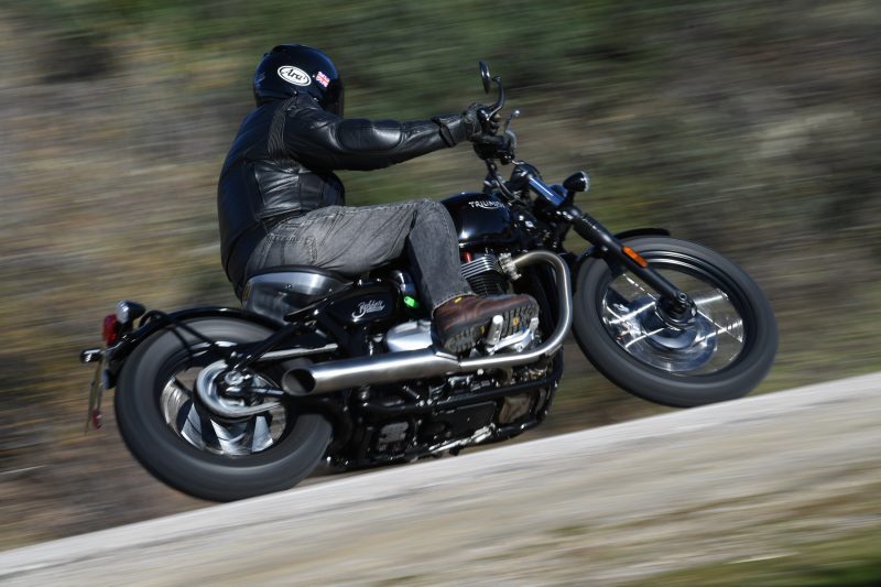 triumph-bonneville-bobber_07