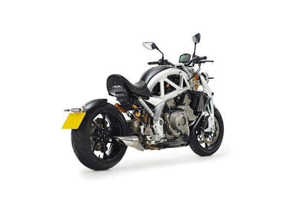 ariel ace (5)