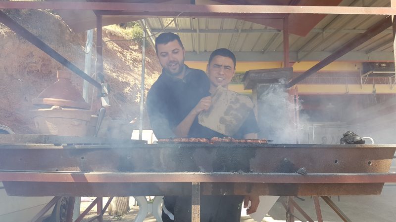 Prietenul Ionuț este responsabil cu CTC-ul. Dacă e cineva în care să am încredere la mâncare, atunci pe el mă bazez.