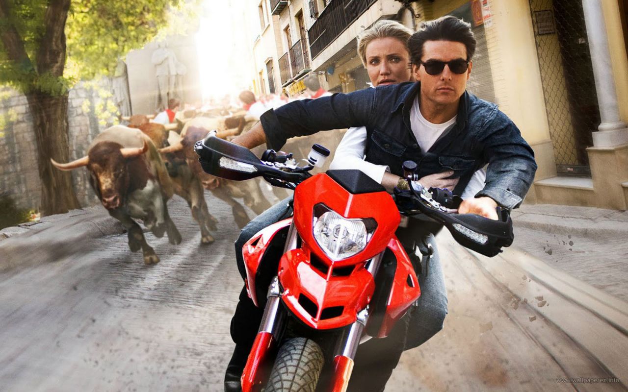 tom-cruise-cameron-motorcycle-chase-171033