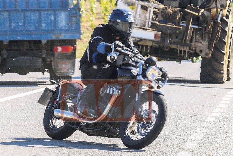 triumph bobber 4