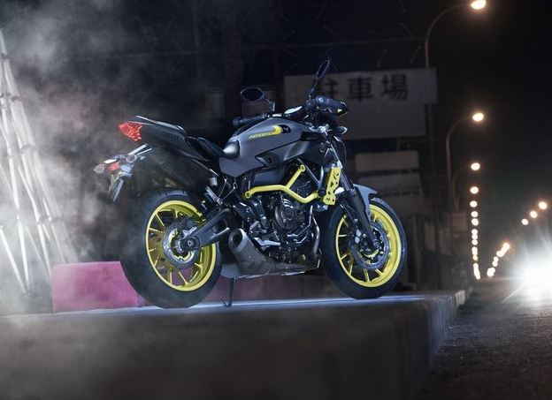 yamaha_2016_mt_07_moto_cage_fluo_001